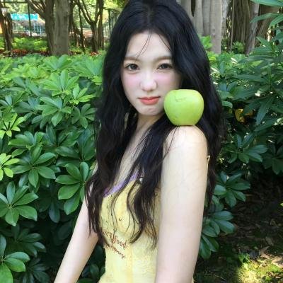 照片里的伴娘